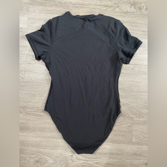 Women’s Skims Black Essental Bodysuit Seamless Short Sleeve Blouse - Picture 5 of 5